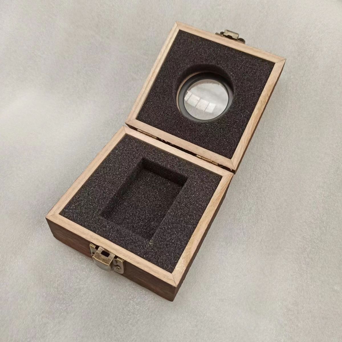 صندوق عرض ولاعة خشبي مصنوع يدو - مراجعة Smoker Box Wood Chip وسعره
